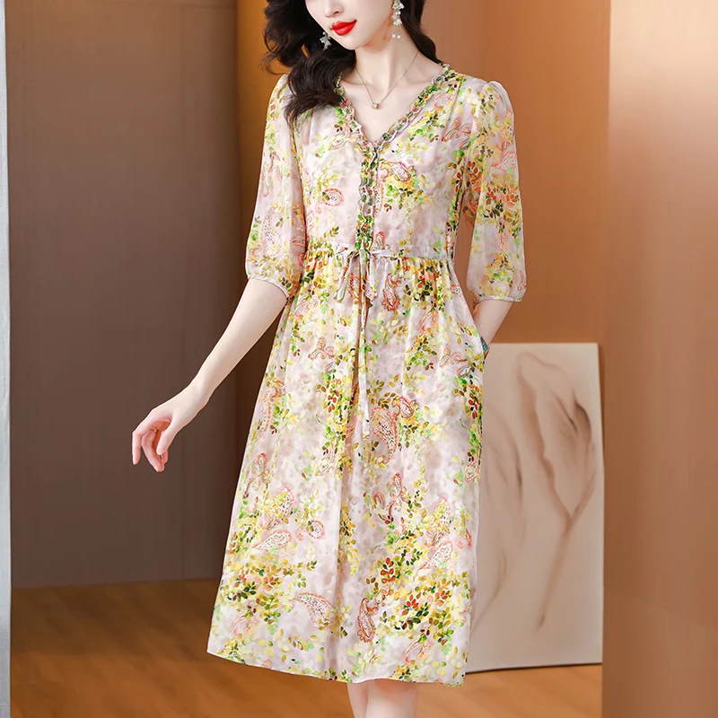 

Charming and Fashionable Dress for Women's Various Occasions Comfortable and Chic Commuting Dress for Women's Wardrobe