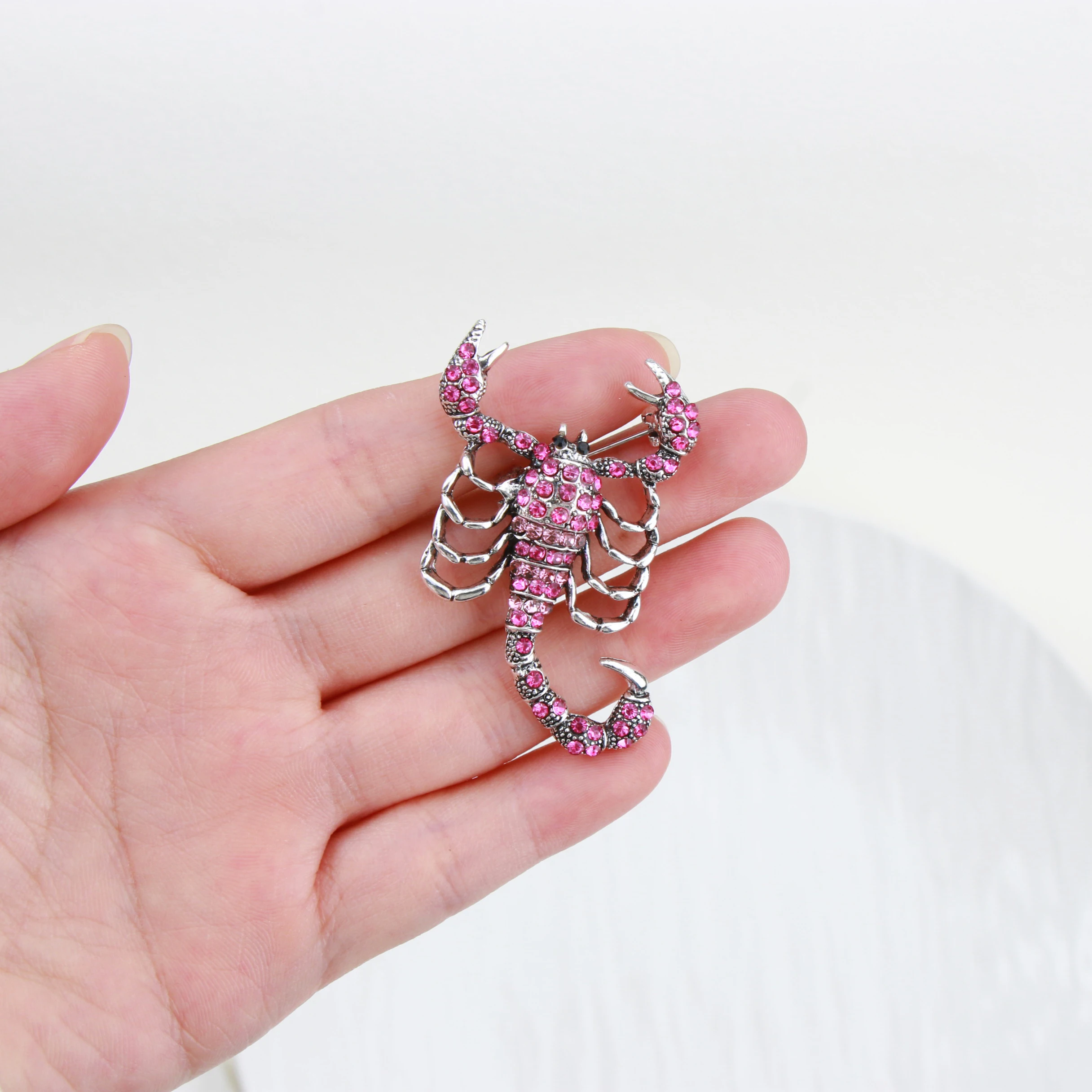 Элегантная розовая брошь со стразами в виде скорпиона универсальная новая