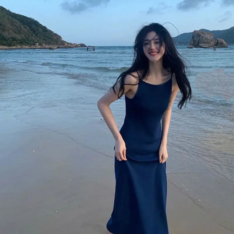 

Женское трикотажное платье на бретелях-спагетти, с завышенной талией