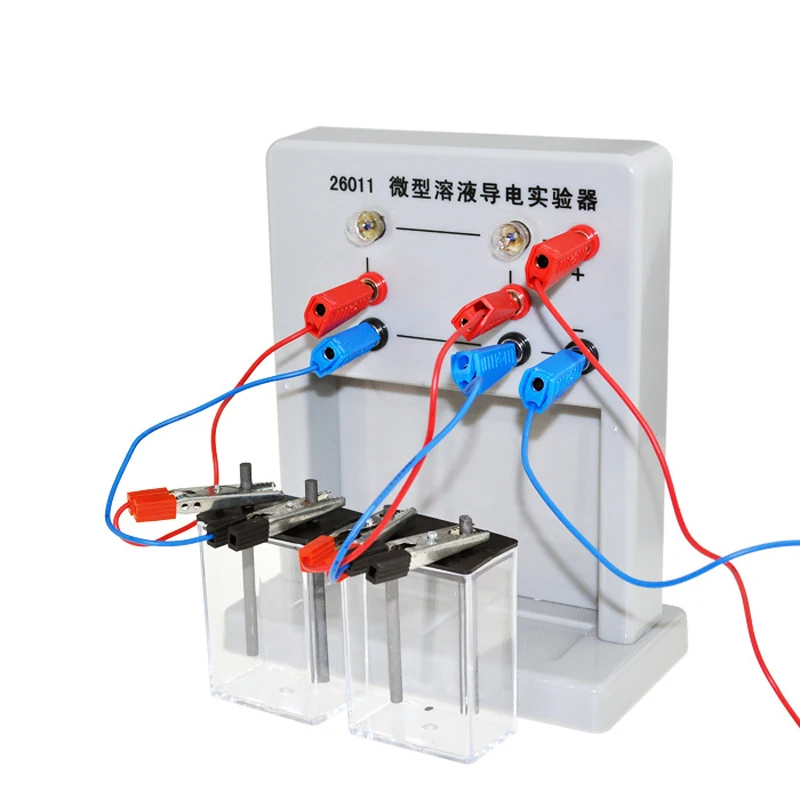 Химический эксперимент электролитного раствора для обучения проводимости