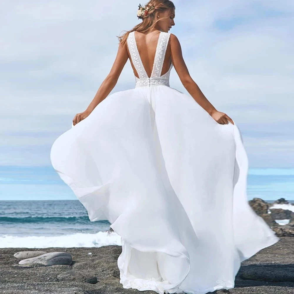 

Bohemian V-neck Wedding Dresses Lace Applique Sleeveless Bridal Gown Chiffon Button Long Sweep Train For Women