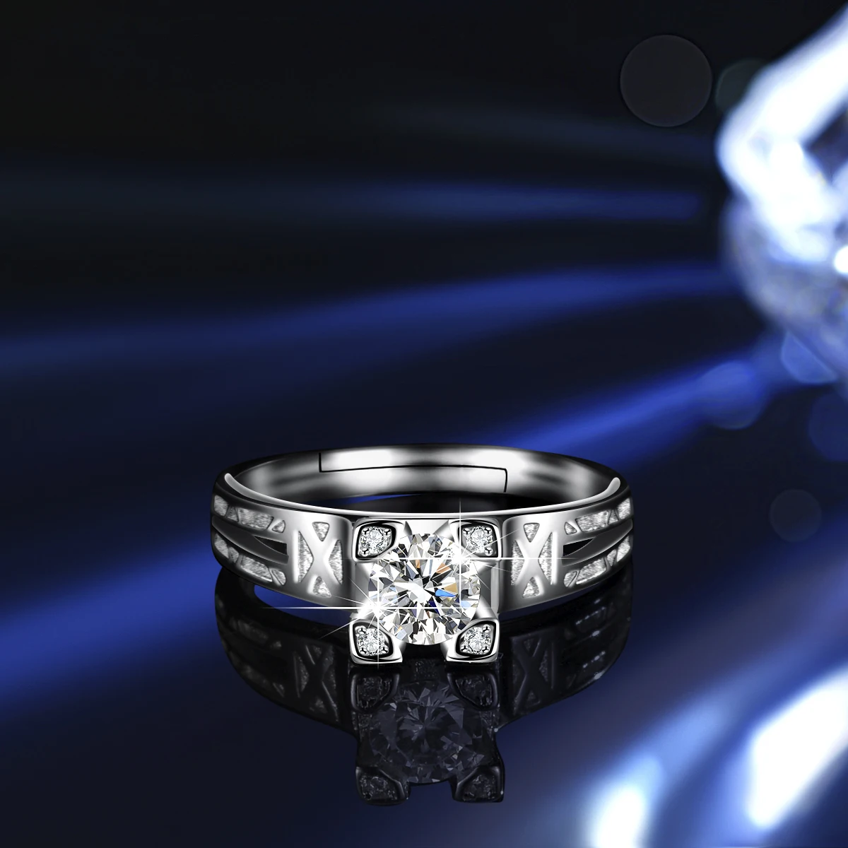 

Женское кольцо из серебра пробы, с муассанитом