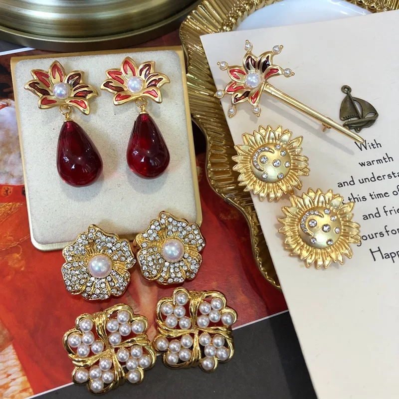 

Серьги-Клипсы из серебра с натуральным золотым покрытием и золотым жемчугом