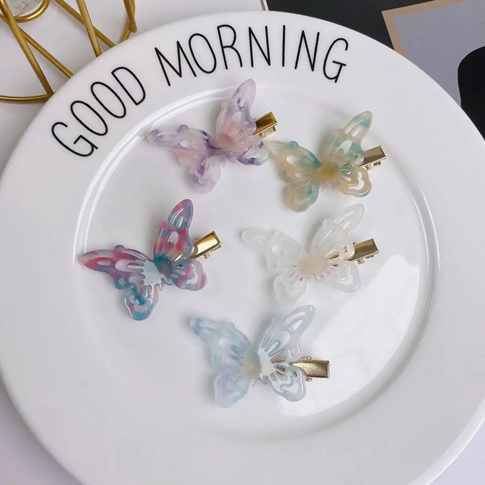 

Заколка для волос в стиле ретро с изящными бабочками