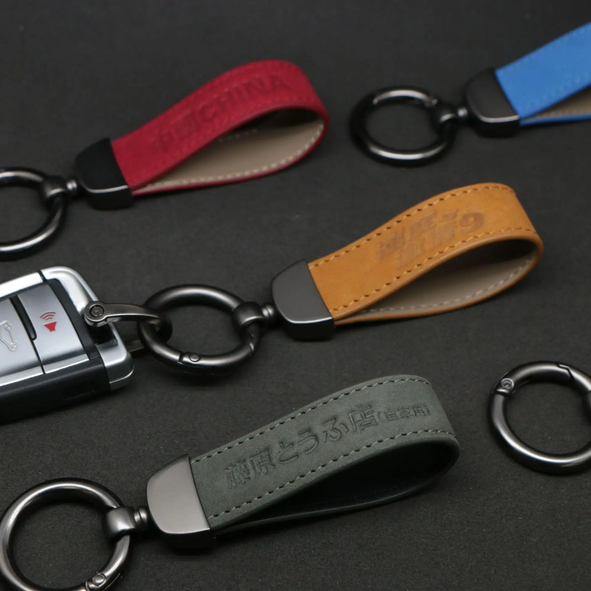 

Кожаный брелок для автомобильных ключей, кожаный брелок для ключей, женское металлическое кольцо для ключей, мужской маленький подарок, Пол...