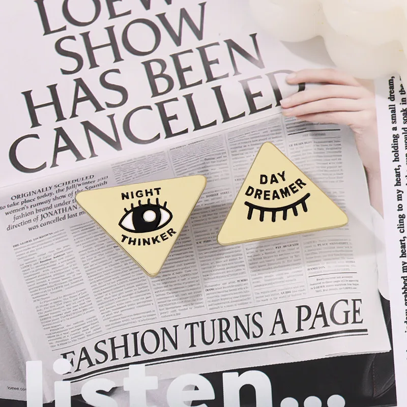 

Маленькая медаль в форме глаза треугольной формы с английскими буквами, которая может быть открыта и закрыта, эмалированная Шпилька, значки на лацкан