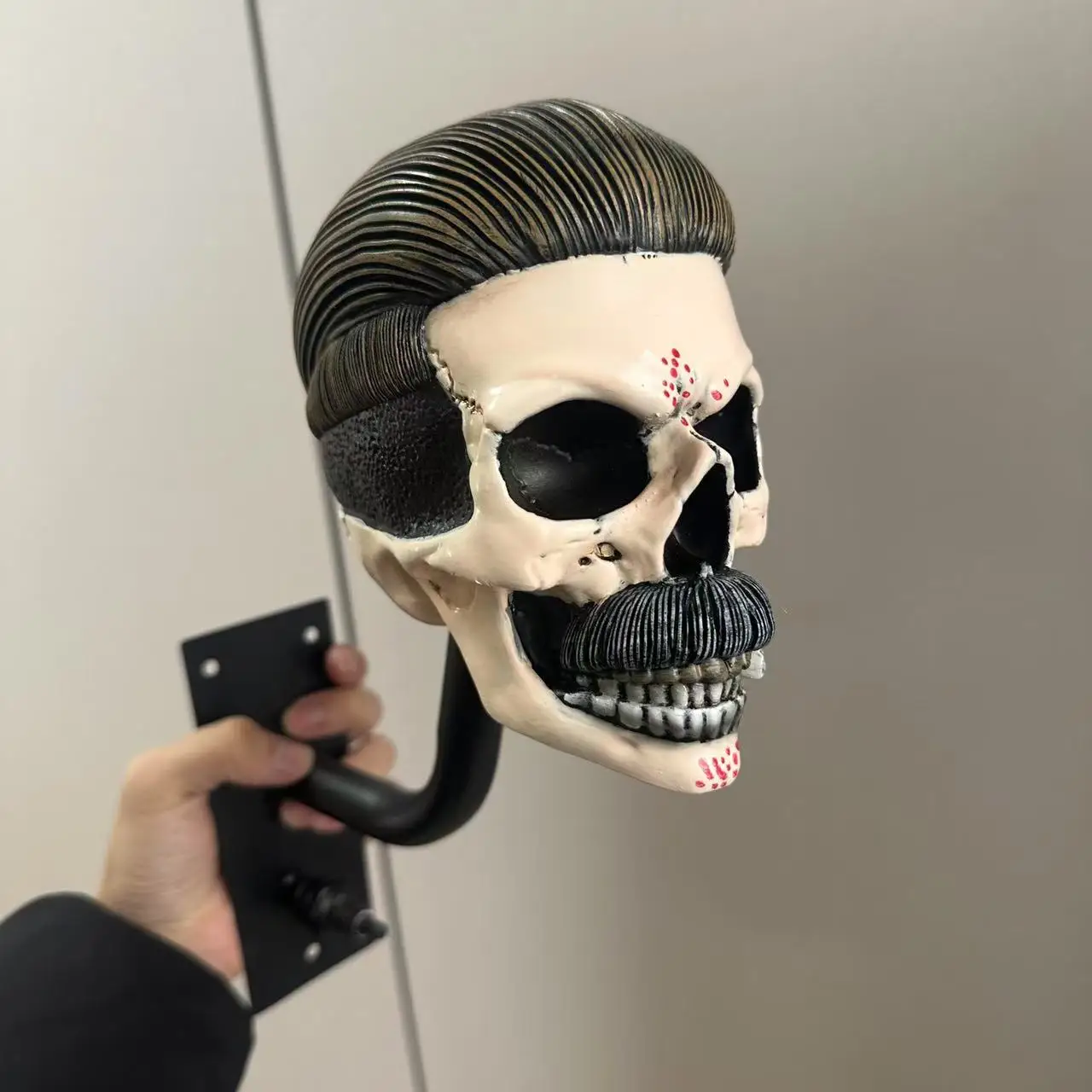 

Резиновый кронштейн для шлема с черепом