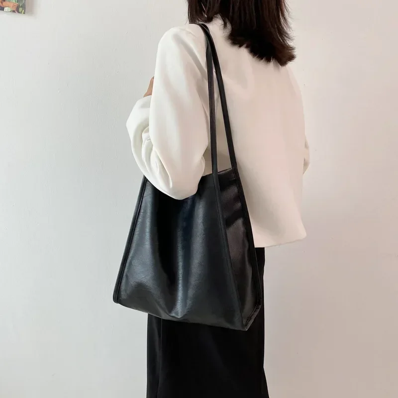 

The New 2022 Summer Fashion Large Volume Tote Casual One Shoulder Bag Handbags