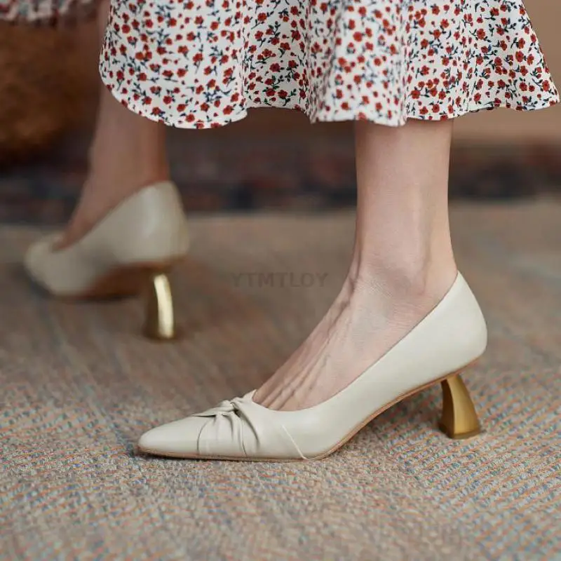 

Туфли-лодочки женские плиссированные кожаные с острым носком