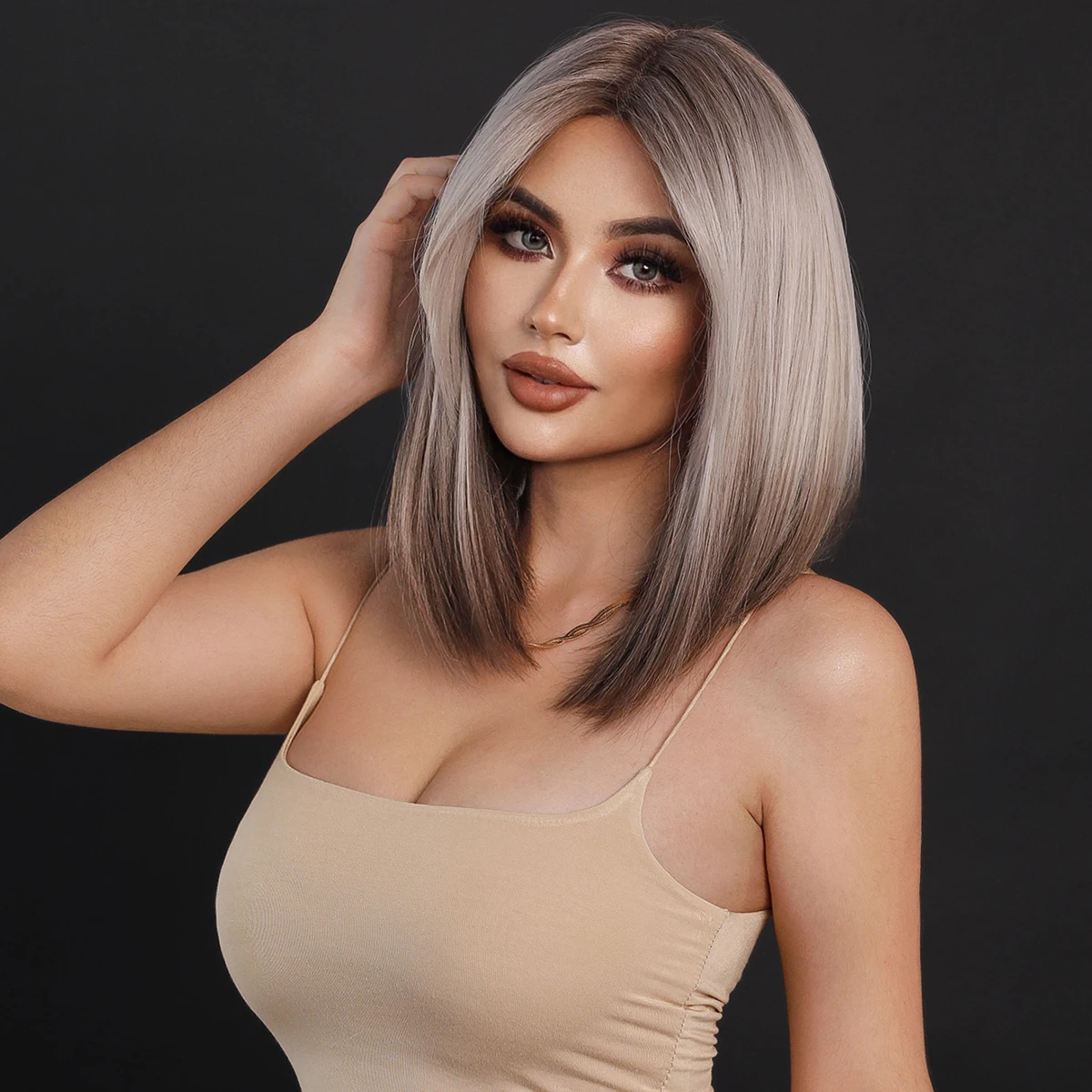 Короткий прямой T-образный парик на сетке с эффектом омбре коричневый темными