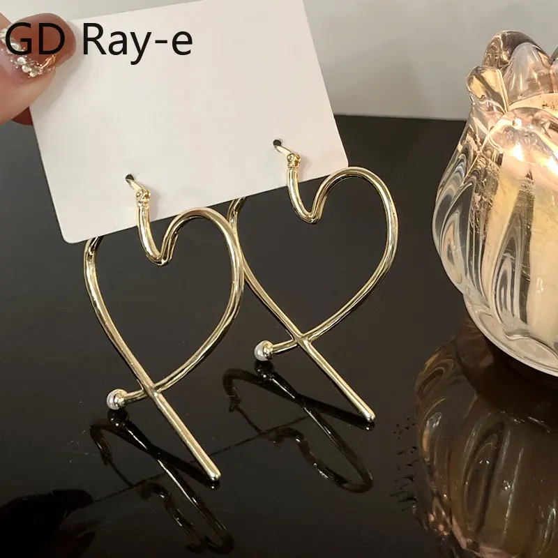 

Korean Style Exaggerates Love Heart Earrings for Women Fashion Personalized Simple Design Ear Buckles Metal Hoop Earrings