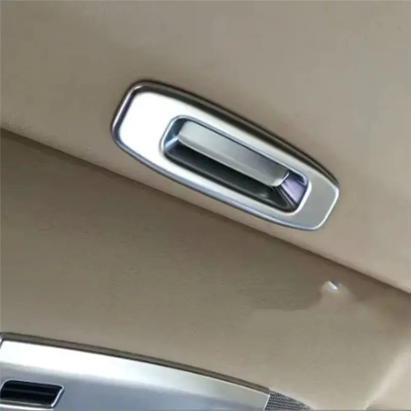 Фото AU16-Для Toyota Alphard 2016-2018: Накладка на рамку переключателя люка/карты для заднего потолочного окна автомобиля №4
