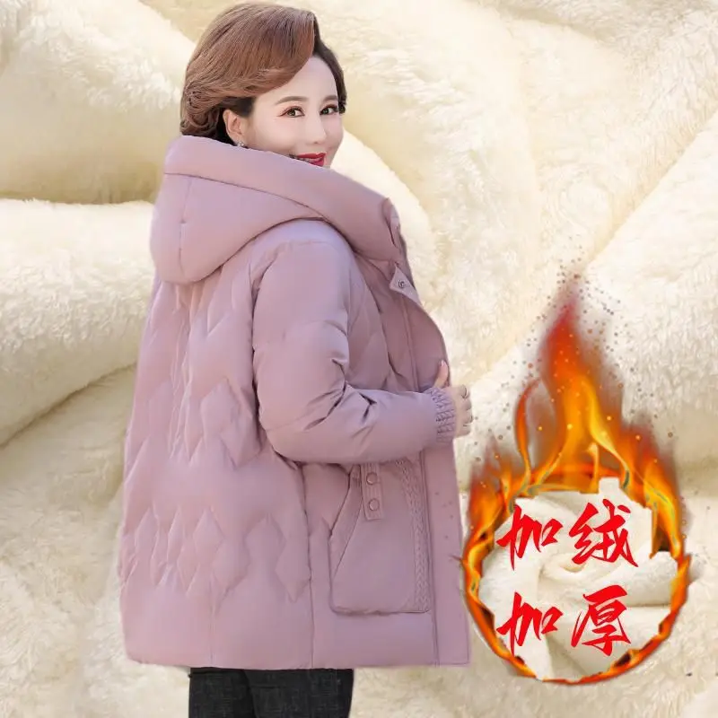 Женская зимняя стеганая куртка на пуговицах с капюшоном T518