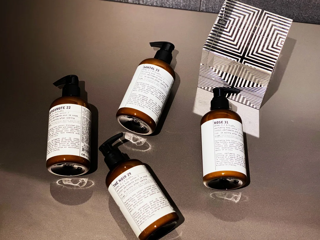 

5 шт./лот Новый лосьон для тела 237 мл 4 вкуса гель для тела Уход за кожей отбеливающий увлажняющий питательный аромат + подарок