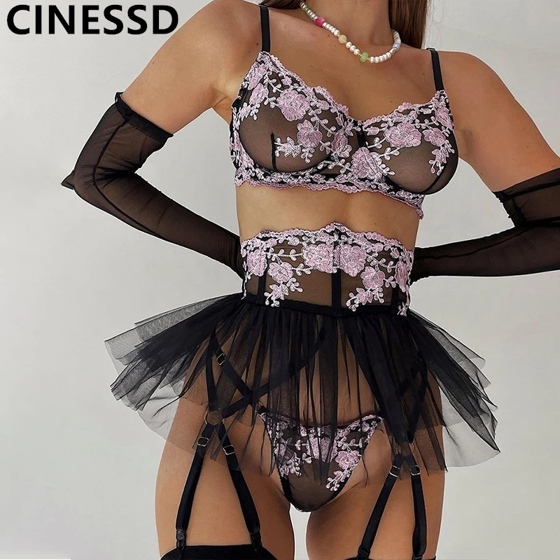 

Комплект женского нижнего белья из 3 предметов с оборками