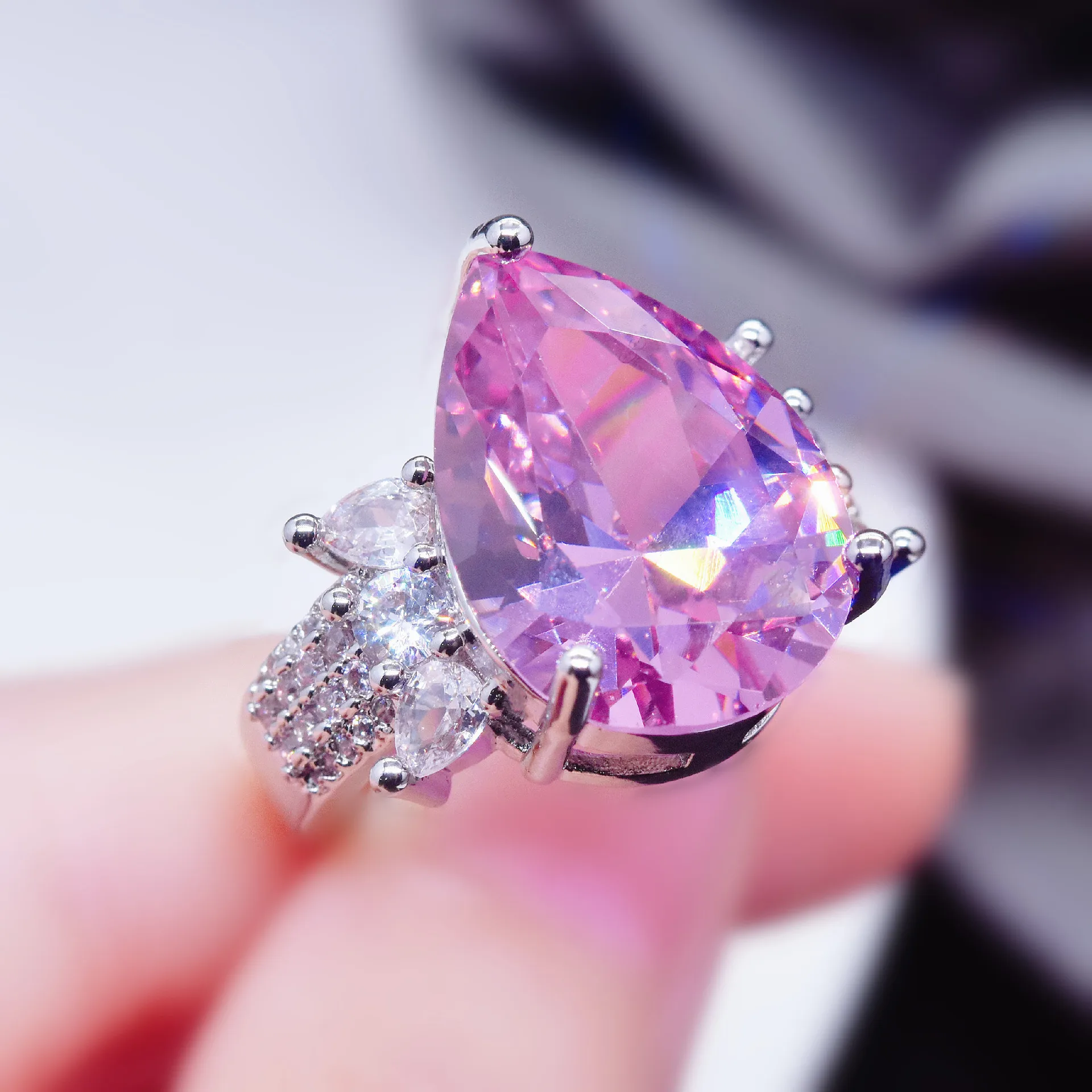 

Foydjew Personalized Water Drop Pink Simulation Diamond Rings Fashion Simple Design Engagement Wedding Ring For Women