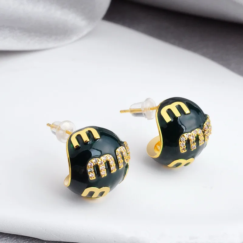 Серьги-гвоздики с надписью для женщин