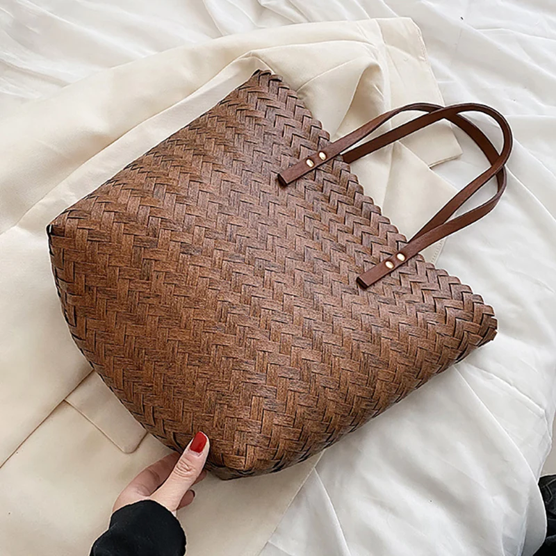 Сумка-тоут женская Соломенная вместительный саквояж на плечо в простом стиле