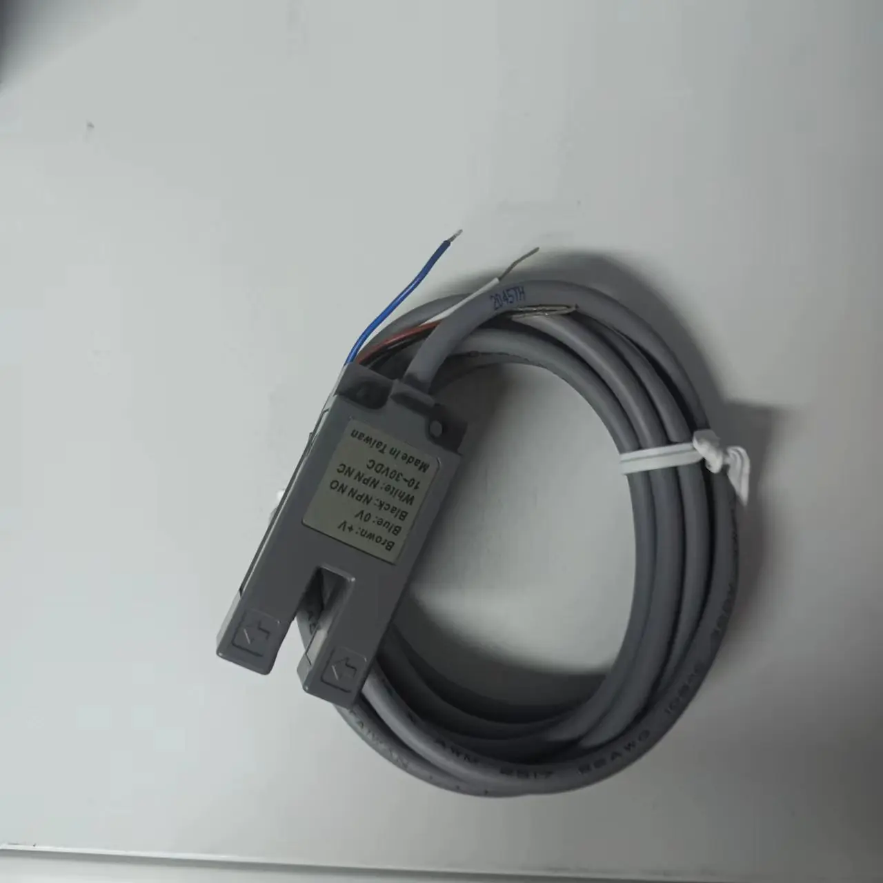 Флуоресцентный индуктивный датчик приближения Квадратный пластиковый 5 мм PNP NPN NO