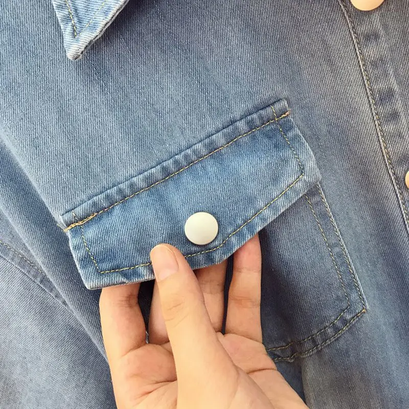 Женское джинсовое платье средней длины с коротким рукавом и воротником-поло |