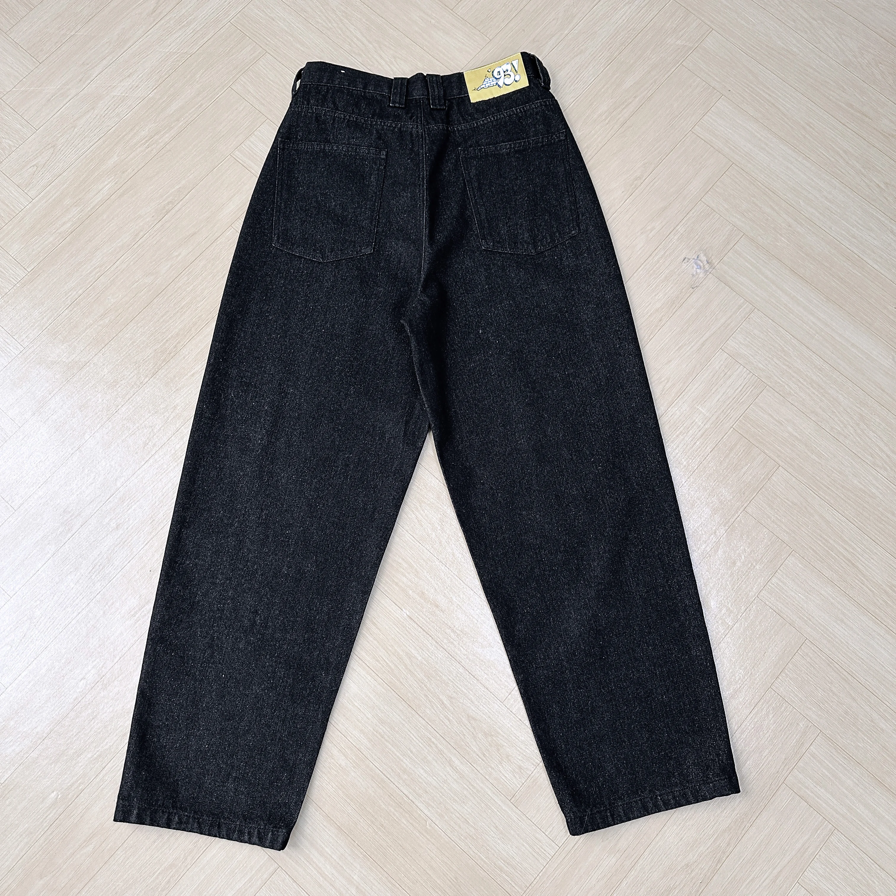 Мужские джинсы с принтом