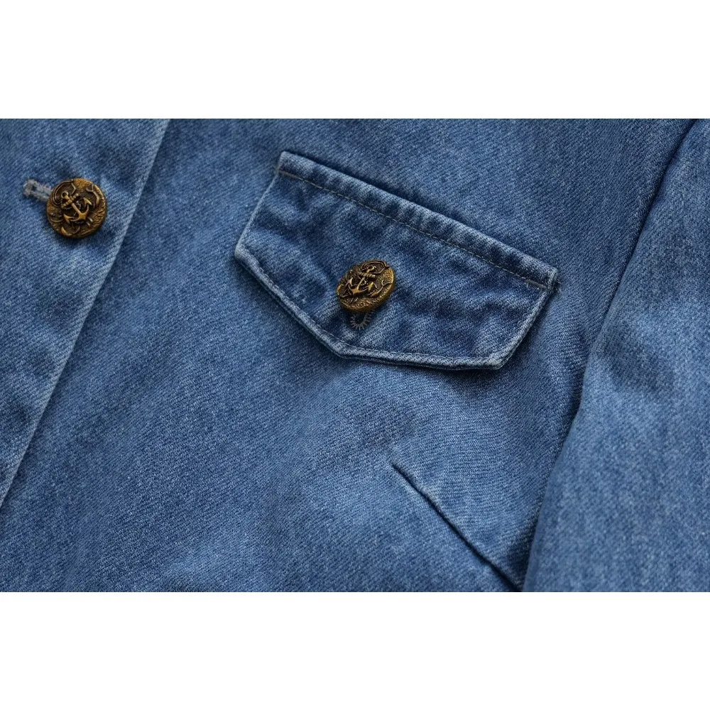 Куртка женская джинсовая с круглым вырезом и карманами укороченная