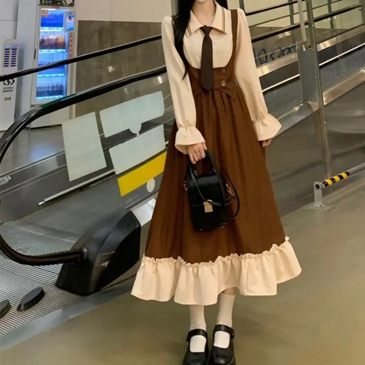 Женское платье из двух частей облегающее и приталенное