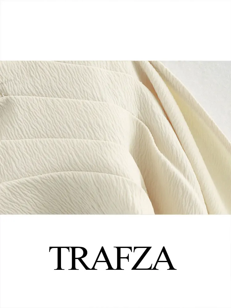 Женский топ-труба с асимметричным подолом без рукавов открытой спиной