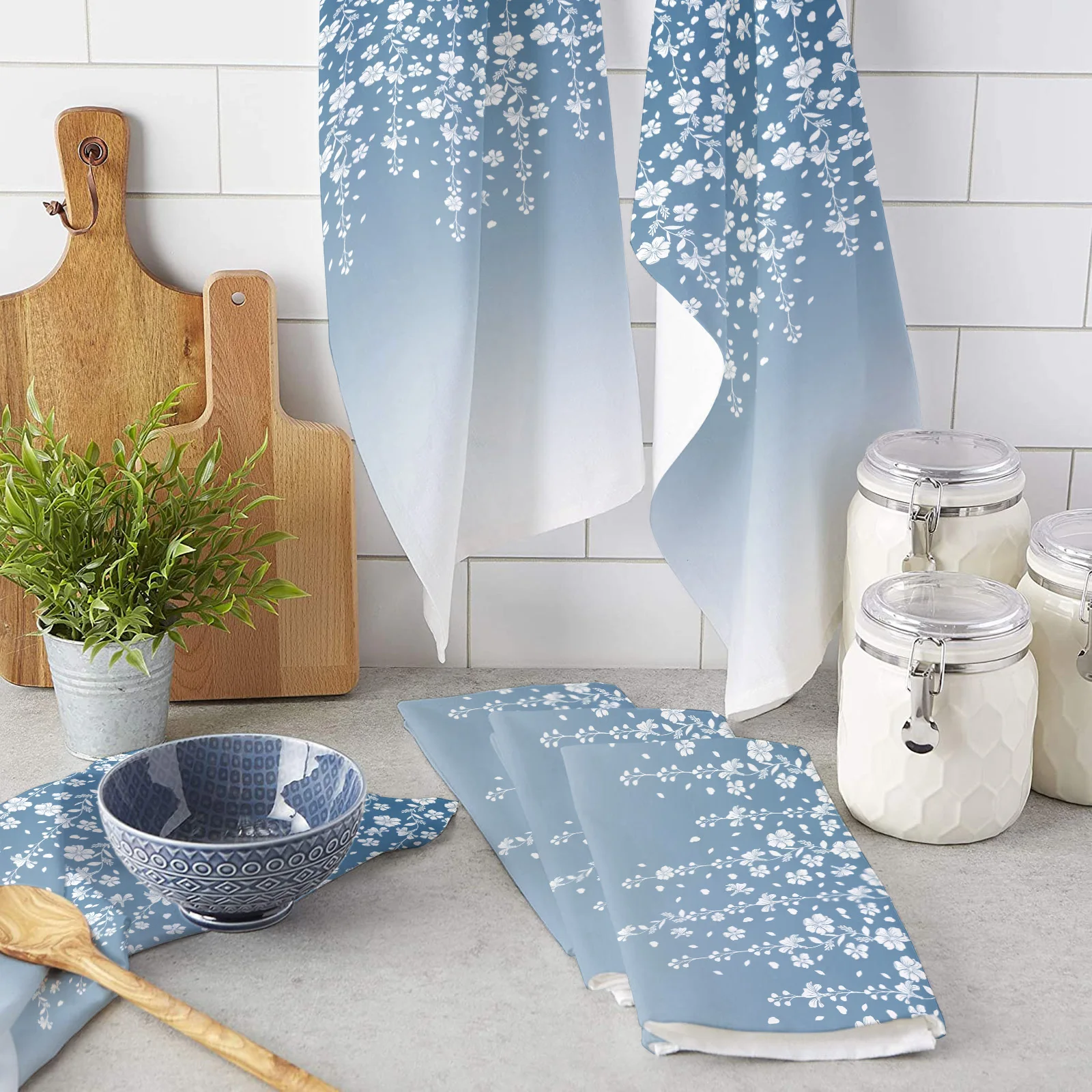 

Голубое цветочное кухонное полотенце с градиентом