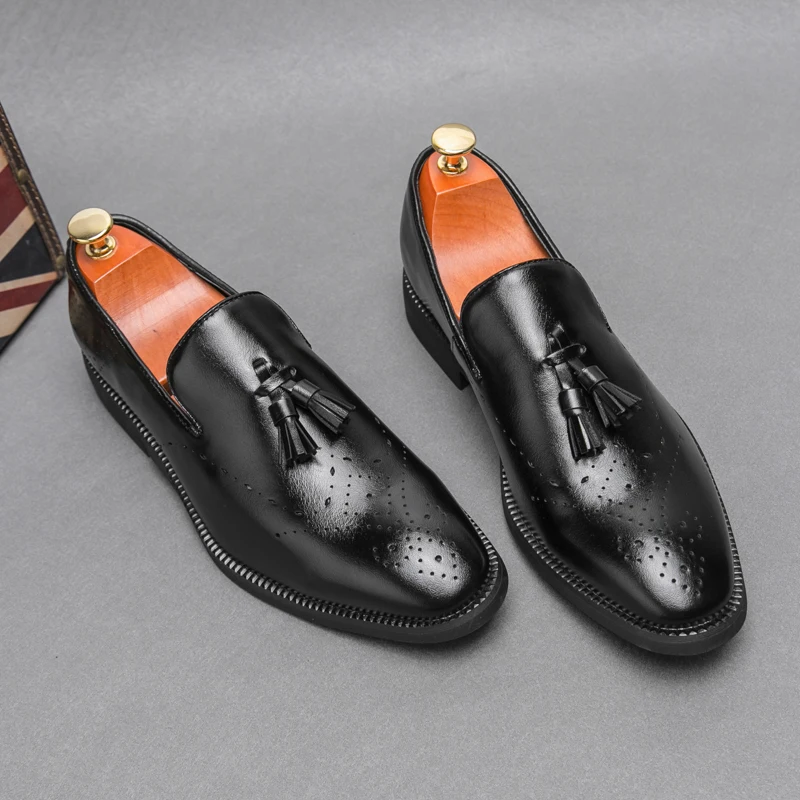 

Casual business men's shoes tassel carved leather shoes casual shoes low heel comfortable classic men's shoes