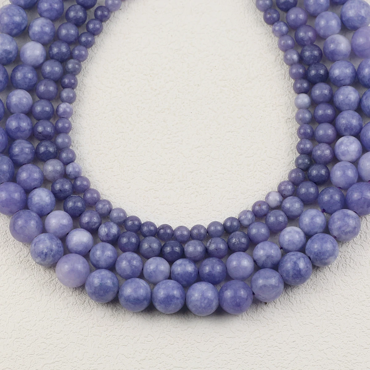 Круглые бусины из натурального камня с темно-морским сапфиром 6-12 мм