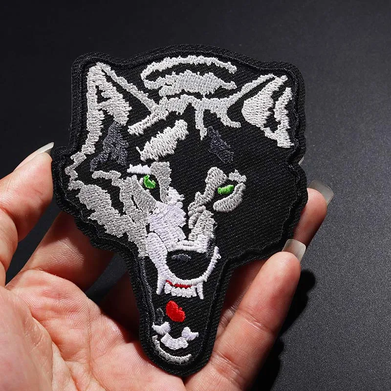 

Black hungry wolf size: 9.8 * 7.5CM Patches washable Embroidery Badge DIY clothing Patches Accessory