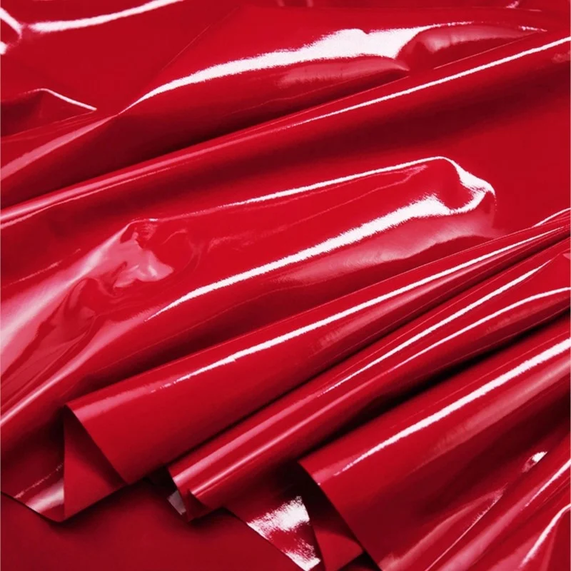 Черная зеркальная эластичная трикотажная глянцевая ткань из искусственной кожи