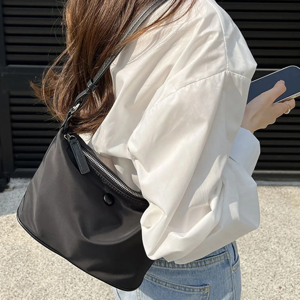 New One Shoulder Bag Women Nylon Solid Color Zipper Small Crescent Messenger Handbags Luxury Designer Handbag Retro Ladies Bags