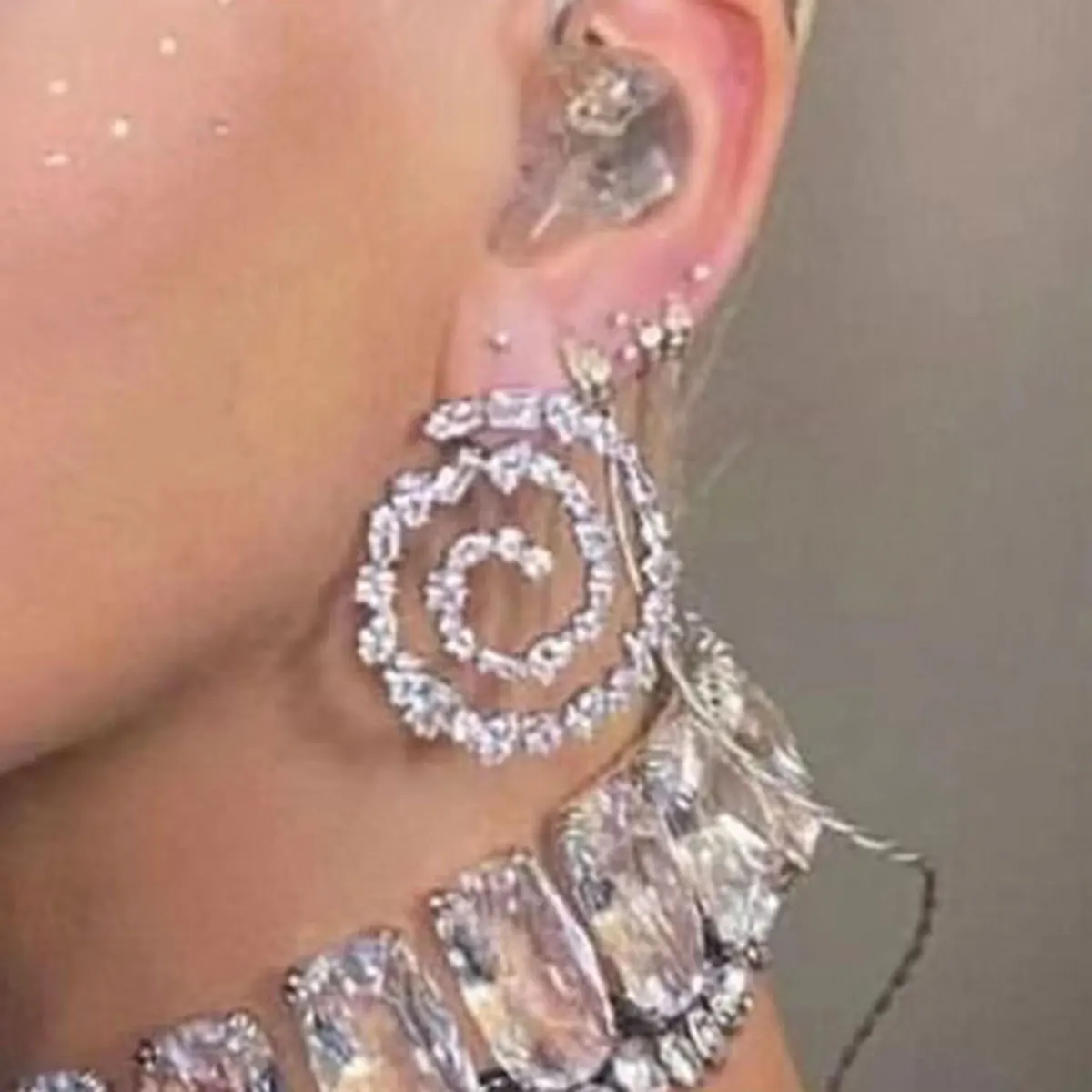 

New Metal Rhinestone Geometric Hollow Earrings for Women's Exaggerated Fashion Dangle Earrings Banquet Jewelry