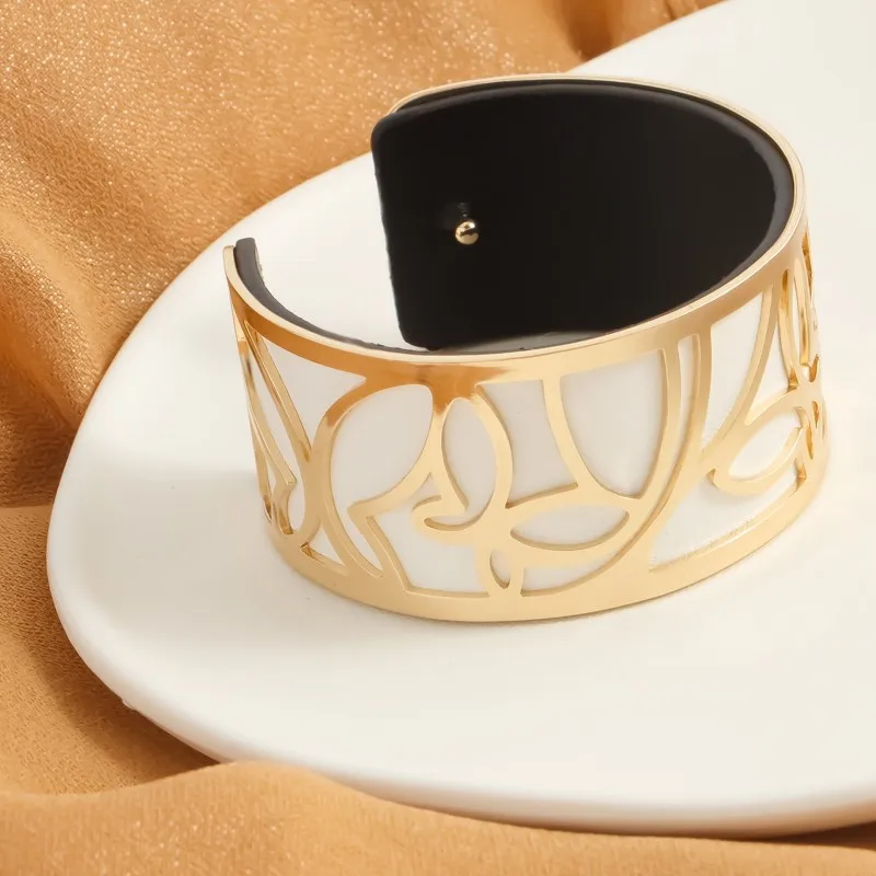 Женский браслет из ПУ кожи со сменными вставками