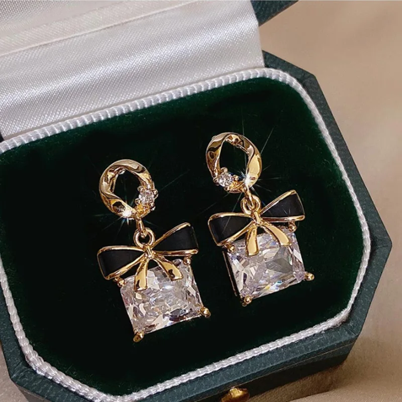 

Luxury Black Color Zircon Bowknot Stud Earrings For Women Fashion Fruit Festive Earring Girls Christmas Jewelry Gifts