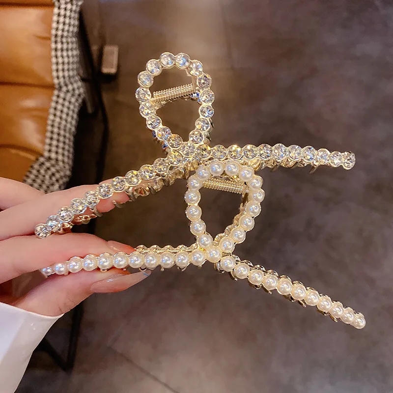 

Diamond Studded Crisscross Hairpin South Korea's East Gate Has A Sense Of Personality Design, With Clip On The Back Hea