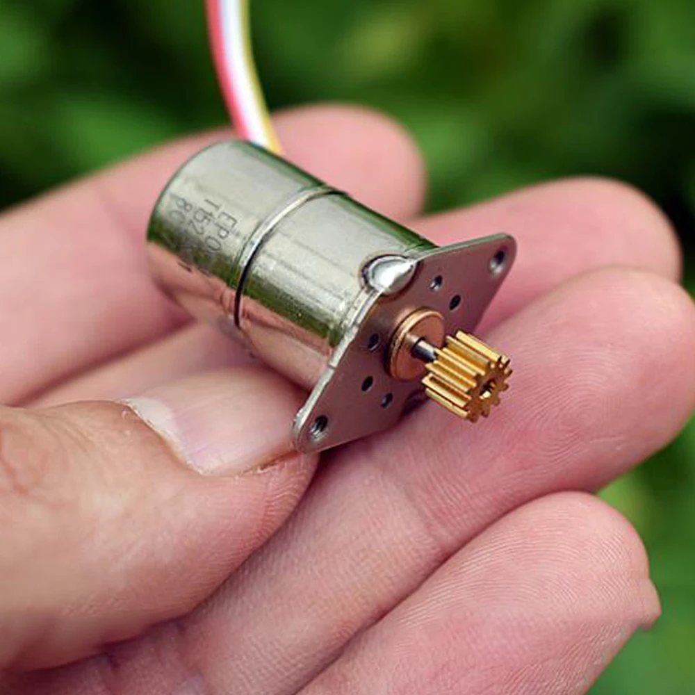 

Шаговый двигатель 15 мм 2-фазный 4-проводной