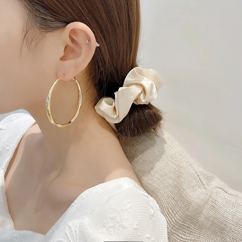 

Women Hoop Earrings Flash Diamond Geometric Curved Crossover Fishtail Earrings Fashion Ladies Jewelry