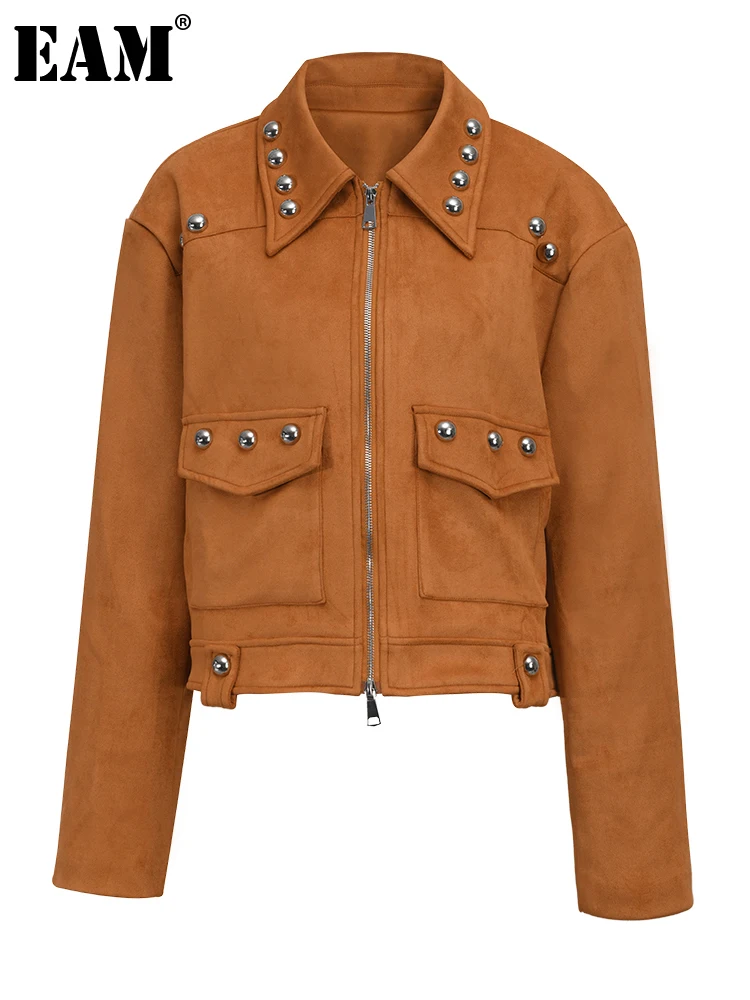 

[EAM] Loose Fit Brown Pockets Rivet Short Big Size Jacket New Lapel Long Sleeve Women Coat Fashion Spring Autumn 2023 1DF6416