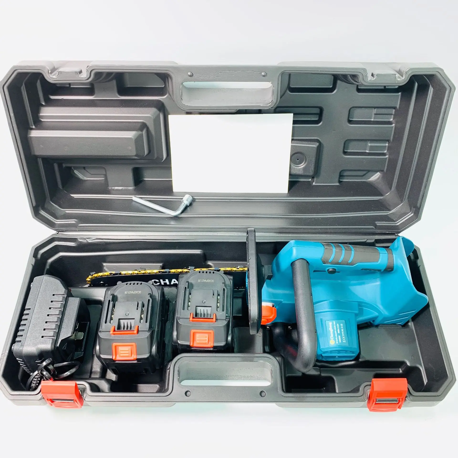 

Source factory foreign trade lithium electric brushless electric chain saw 10 inch ZY saw 03 plug-in outdoor electric chain saw