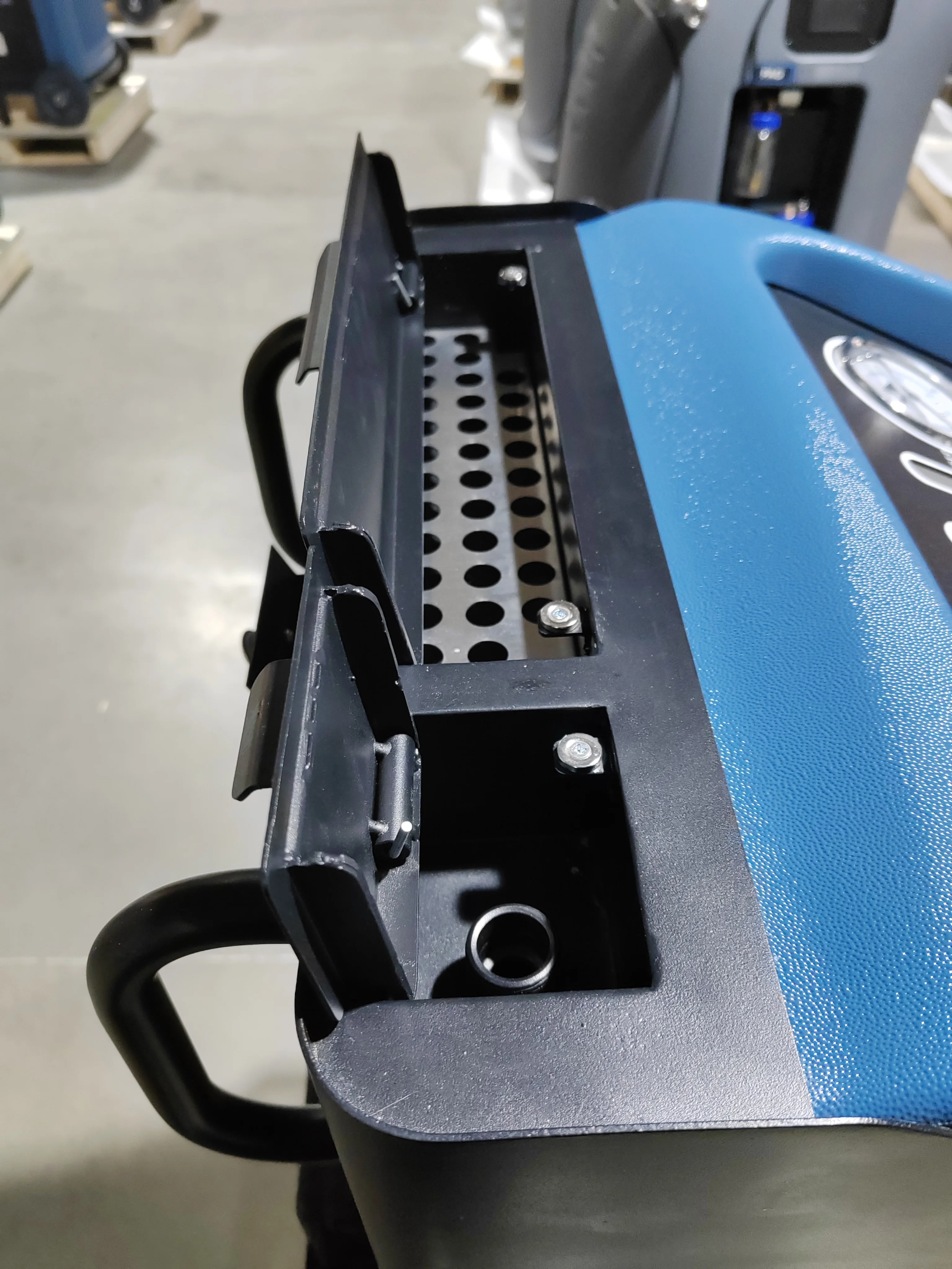 Фото CM-102+ ATF Exchanger — устройство для замены и очистки жидкости автоматической коробки передач с функцией предварительного подогрева. №5