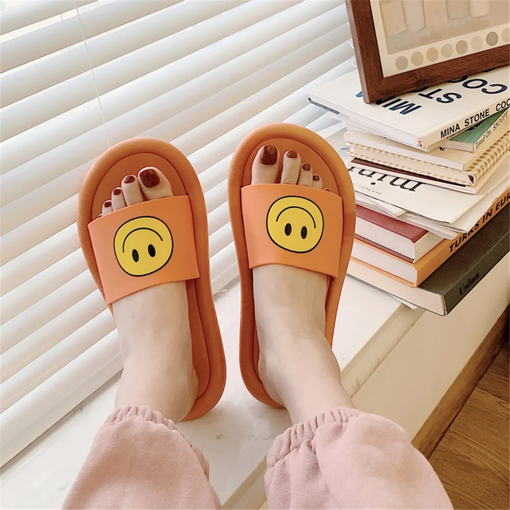 2023  Women's Summer Home Indoor Bath Non-Slip Non-Stinky Cute Cartoon Couple Outer Wear Thick Bottom Beach Sandals