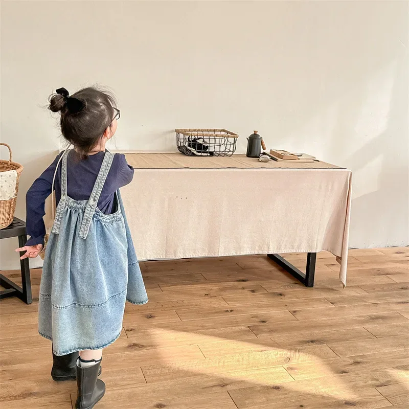 Nowa 2024 вільний дитячий суцільний одяг у корейському стилі для маленьких дівчаток