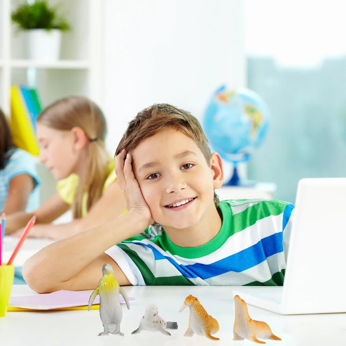 

32 Pcs Simulation Marine Animal Model Toy Educational Kids Toys Shark Decoration Ocean Sea Fish Tank Ornament Whale