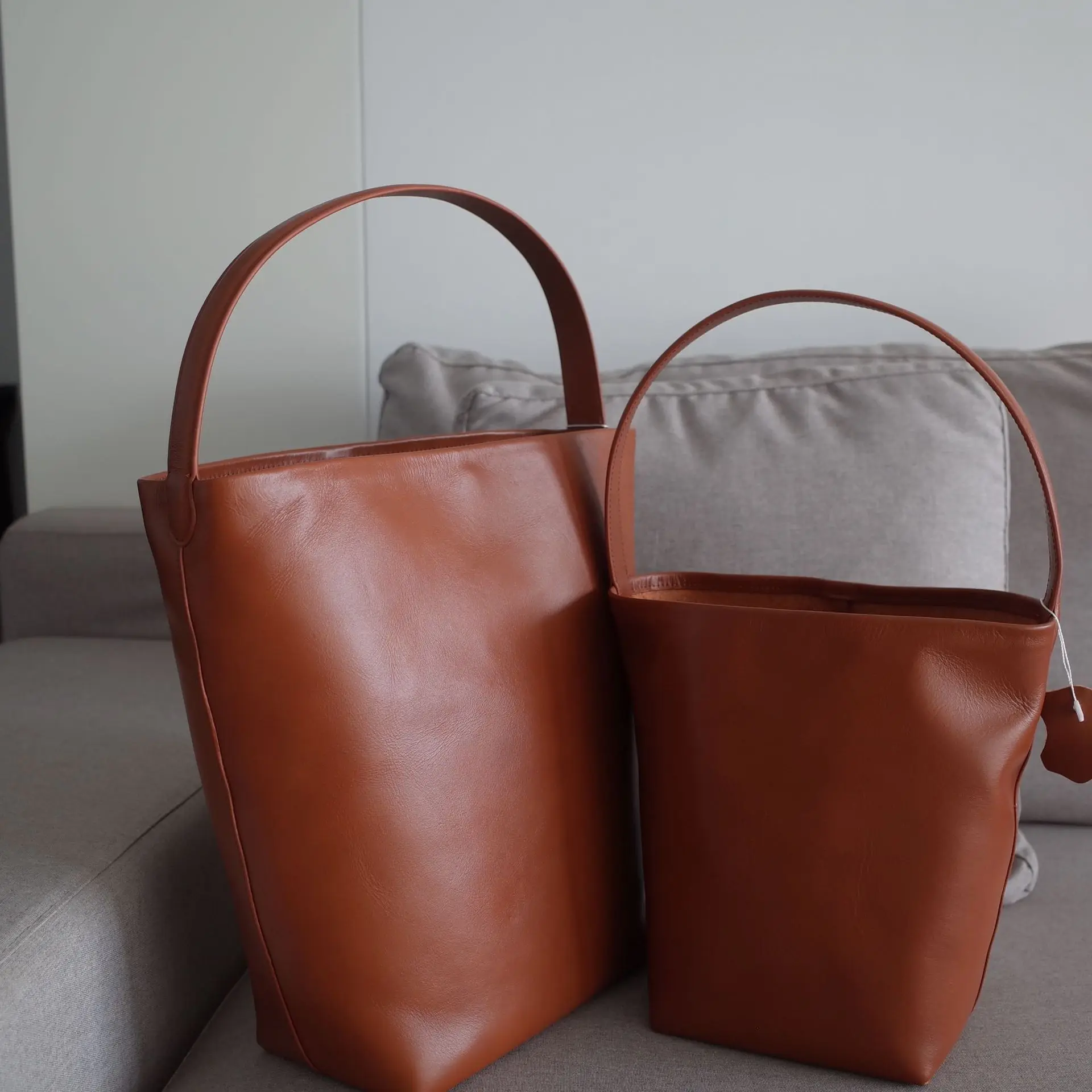 Designer commuting leather bag High capacity top class cowhide handbag/shoulder bag