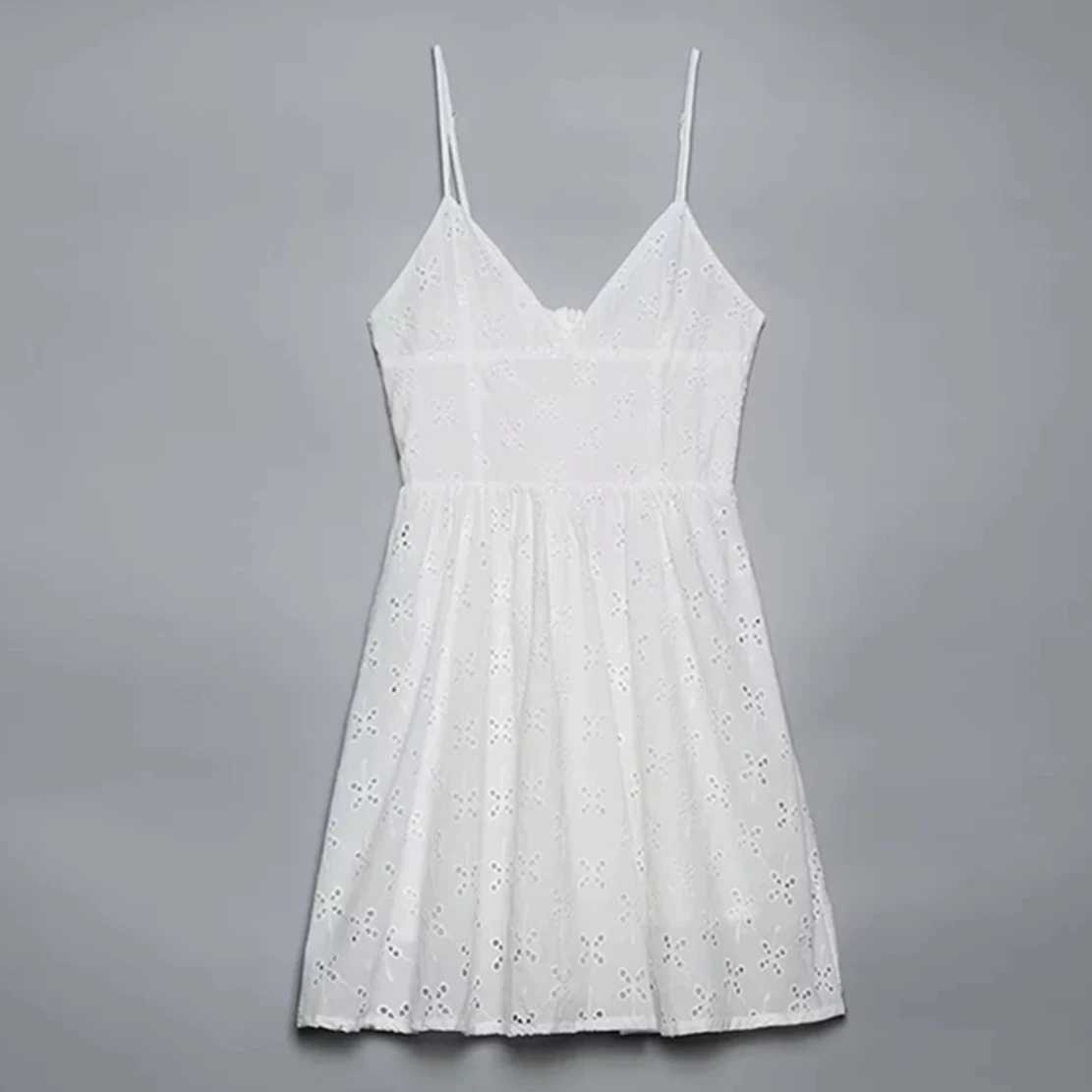 

Withered 2022 French Style Retro Embroidery Pure White Cotton Sexy Strapless Mini Dress Women