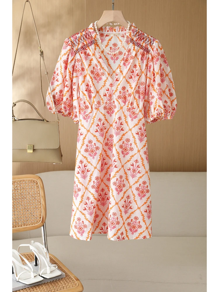 

Мини-платье с цветочной вышивкой, V-образным вырезом и рукавами-фонариками