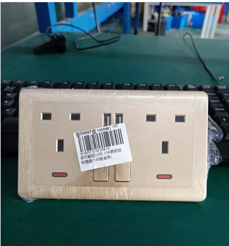 

Розетка настенная с двумя USB-портами, 13 а